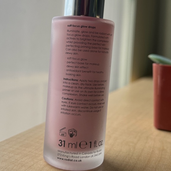 Soft Focus Glow Drops Primer by Rodial - Picture 2 of 2